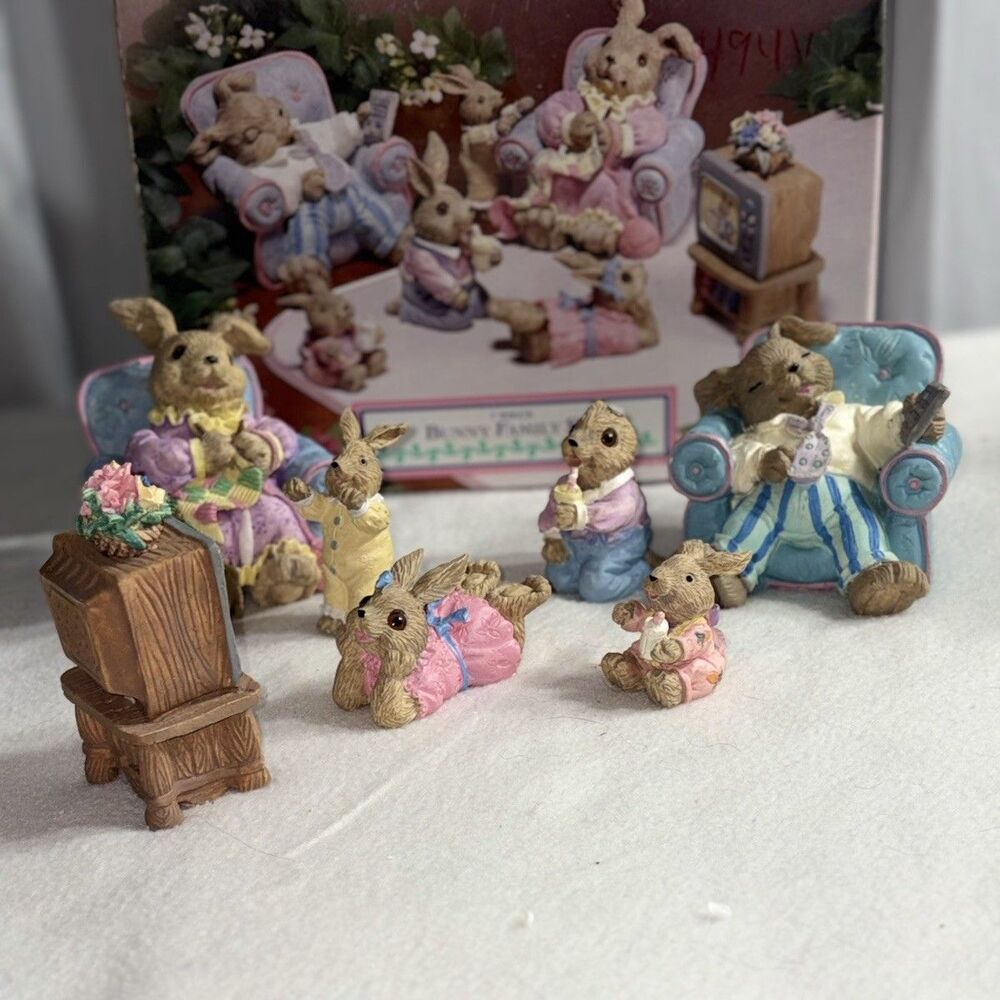 Vintage Bunny Family Set 7 Pc Resin Figurines TV Living Room Scene w/ Box READ